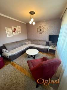 Odličan četvorosoban stan u Veterniku!